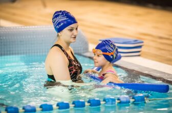 Jak przekonać dziecko do pływania?