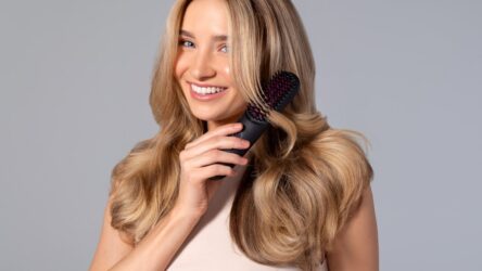 Najczęstsze błędy w pielęgnacji włosów zimą – czego unikać, by nie pogorszyć ich kondycji